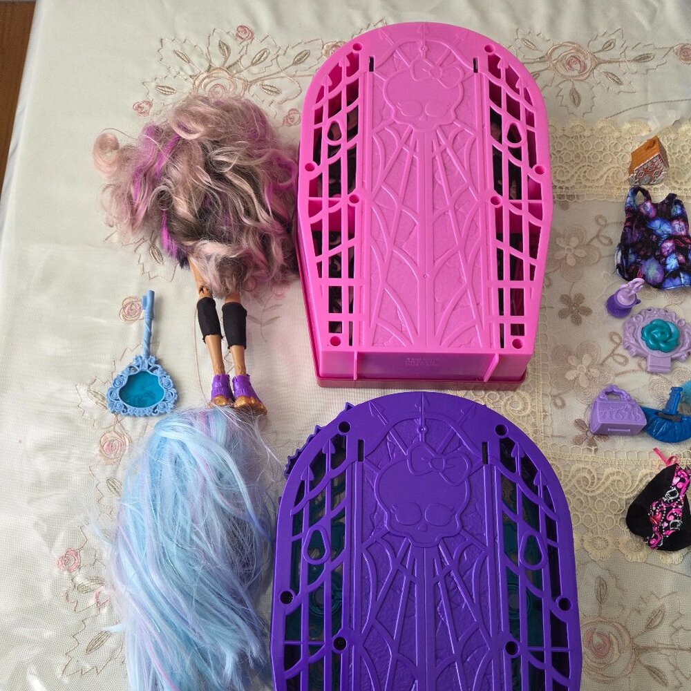 Monster High Bundle - Picture 11 of 16